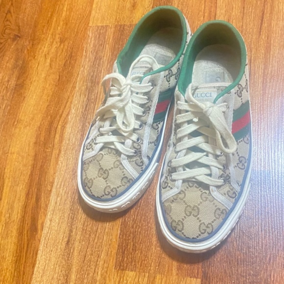 Gucci tennis shoes/ Gucci thong sandal - Picture 8 of 9